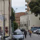 E proprio nel vocio e nelle risate dei ragazzi che escono da scuola si conclude il nostro viaggio in via Celso Ulpiani, di certo una delle strade pi� �inedite� di tutta la citt�